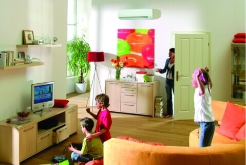 Kids in a room with a VRV Life system cooling the room.