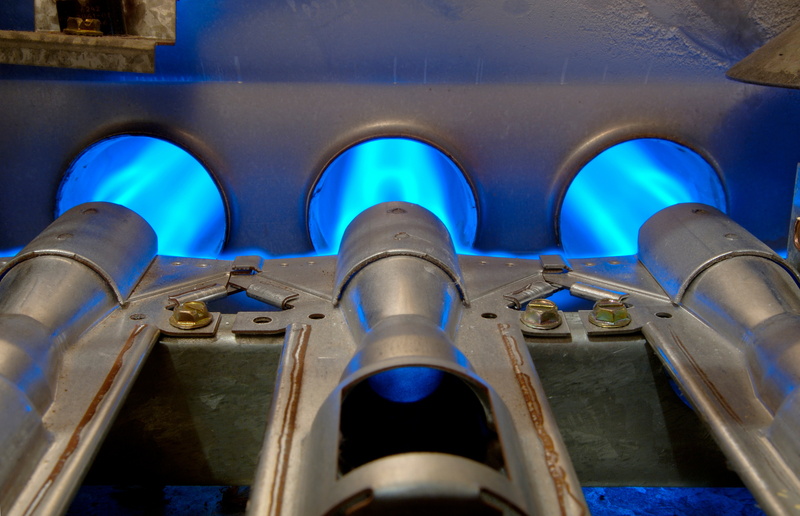 should i replace my gas furnace with a heat pump