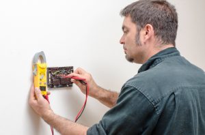 technician-working-on-thermostat